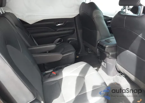 2024 Toyota Grand Highlander Hybrid Xle z USA, uszkodzony, nr VIN 5TDACAB57RS007807